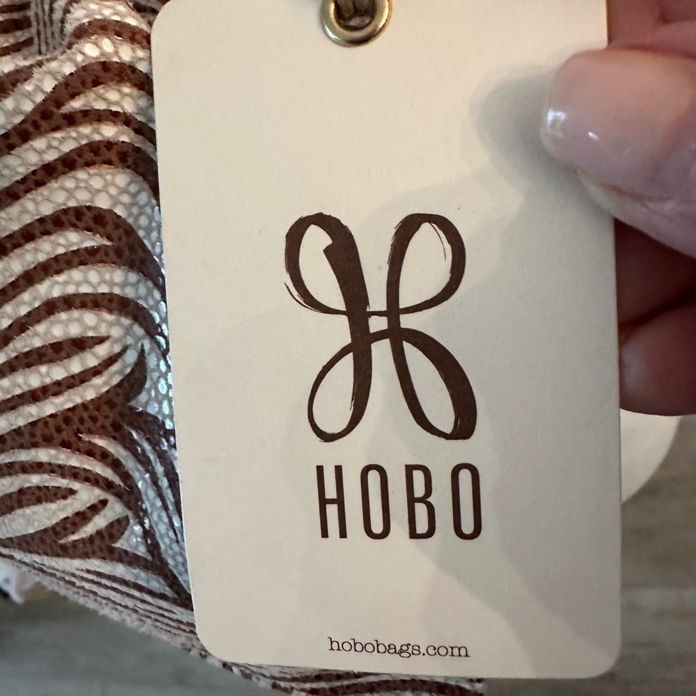 Hobo Adalyn small frame crossbody NWT - Picture 8 of 9
